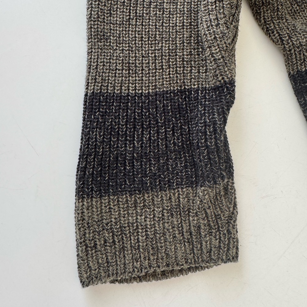 Express Sweater - Picture 4 of 4